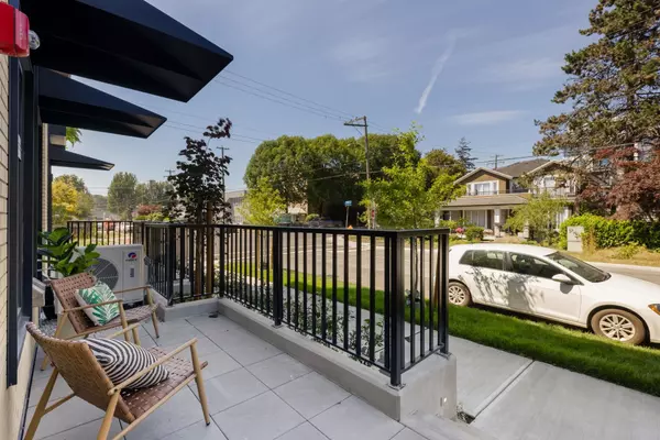 North Vancouver, BC V7J 2K8,342 Mountain HWY #102