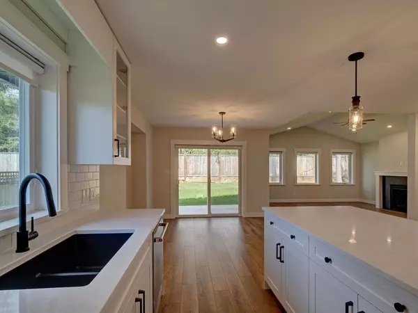 1100 Celia CRES Gibsons, BC V0N 1V7