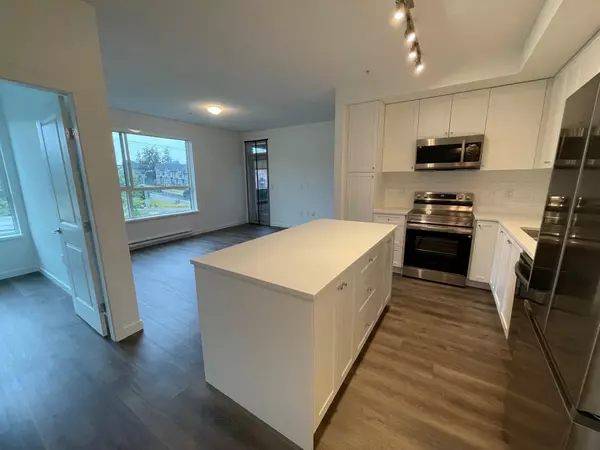 16633 24 AVE #305, Surrey, BC V3Z 1K5