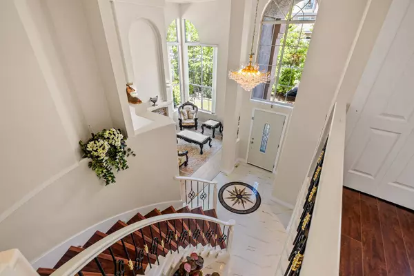 2622 Sandstone CRES, Coquitlam, BC V3E 2T8