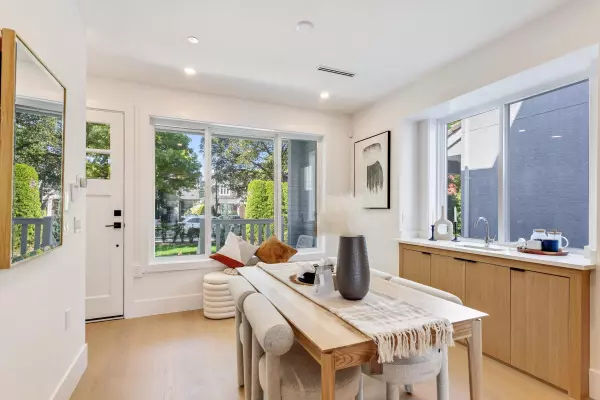 2658 Waterloo ST Vancouver, BC V6R 3H7