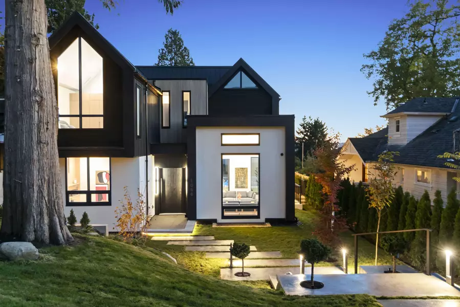 1066 Fulton AVE, West Vancouver, BC V7T 1N2