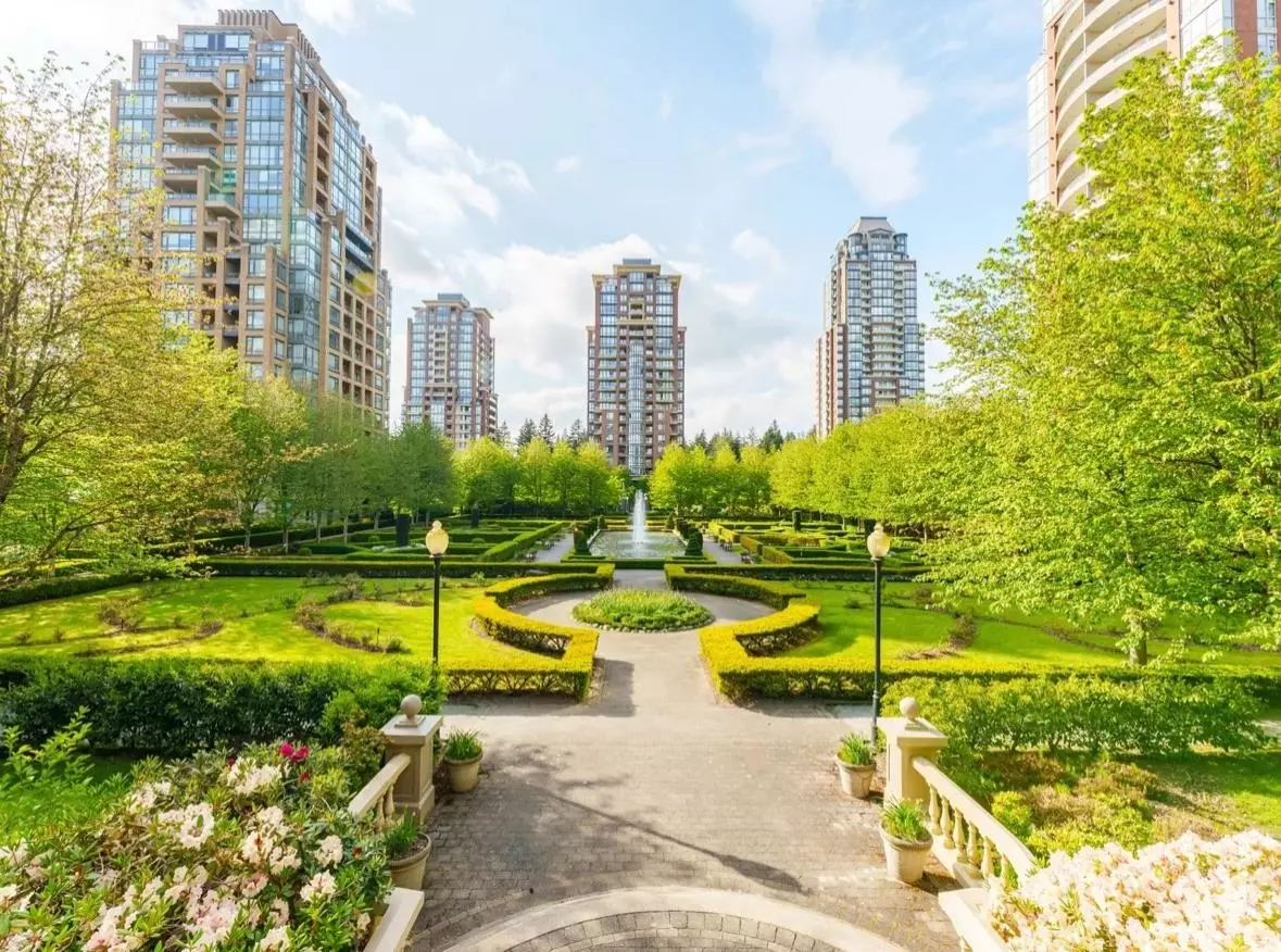 Burnaby, BC V3N 4X5,6888 Station Hill DR #402