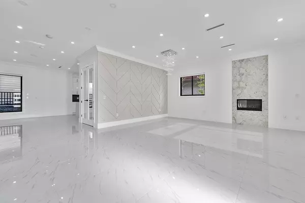 Burnaby, BC V5J 2K6,4527 Clinton ST