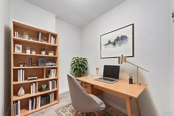 Vancouver, BC V6G 3K4,1420 W Georgia ST #805