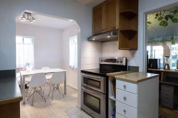 New Westminster, BC V3M 2K3,1512 Seventh AVE