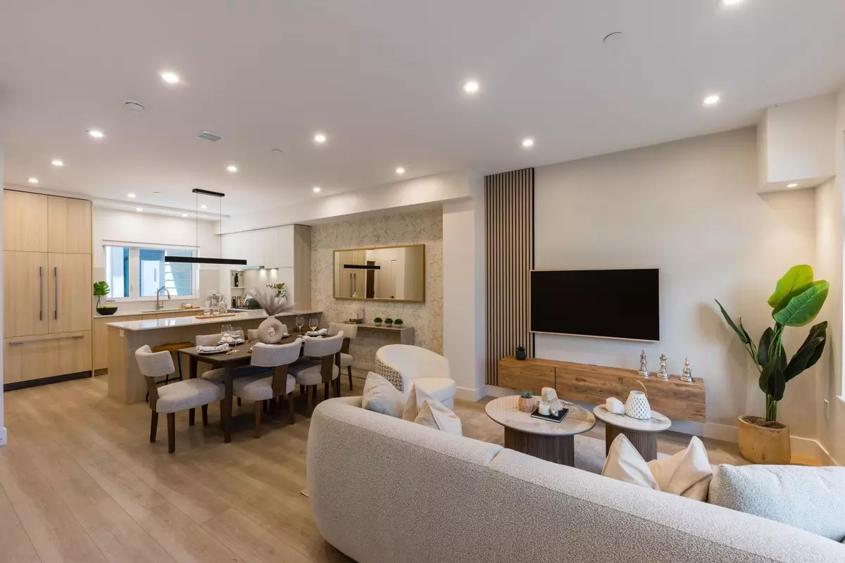 North Vancouver, BC V7J 2K8,342 Mountain HWY #311