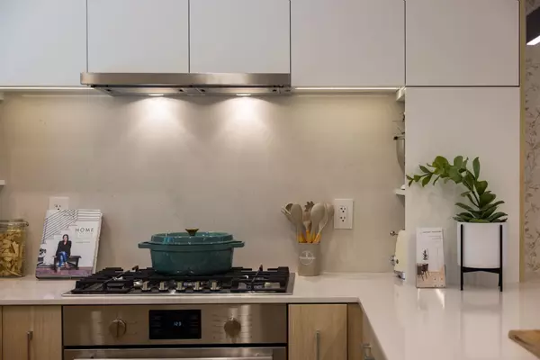 North Vancouver, BC V7J 2K8,342 Mountain HWY #311