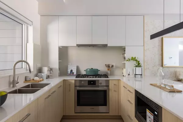 North Vancouver, BC V7J 2K8,342 Mountain HWY #311