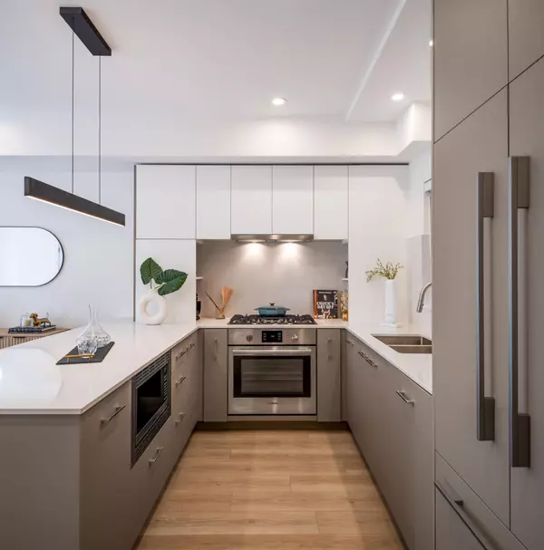 North Vancouver, BC V7J 2K8,342 Mountain HWY #311