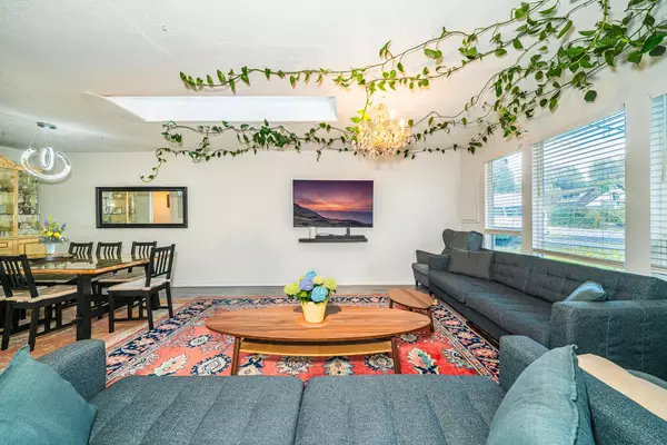 Burnaby, BC V5E 2M2,4920 Claude AVE