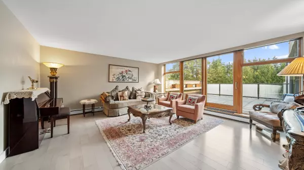 Vancouver, BC V6M 4H2,4900 Cartier ST #404