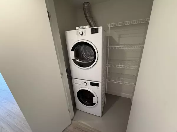 13675 107a AVE #1510 Surrey, BC V3T 0X2