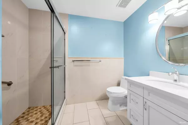 7866 14th AVE Burnaby, BC V3N 2B2