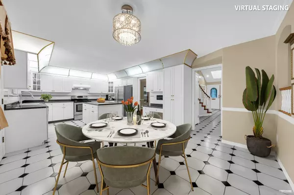 Burnaby, BC V3N 2B2,7866 14th AVE