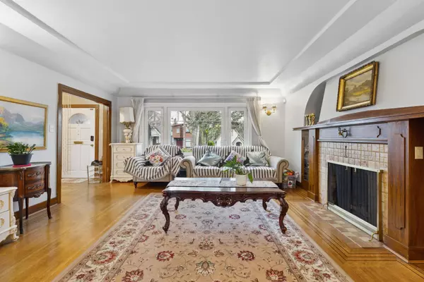 Vancouver, BC V6L 2B8,2923 W 32nd AVE