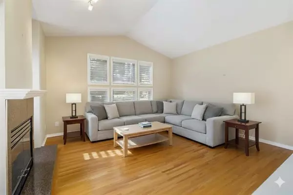 Surrey, BC V4A 1P8,13911 16 AVE #1