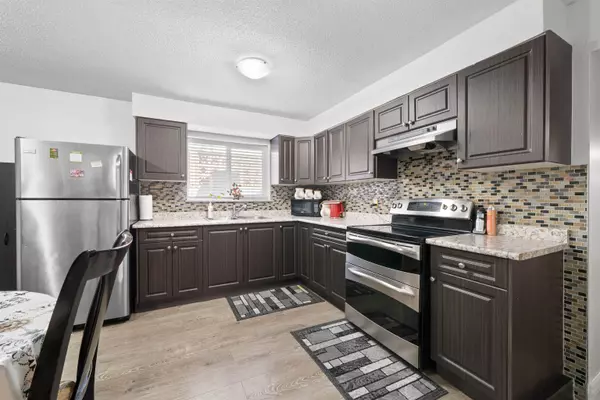 13687 112 AVE Surrey, BC V3R 2G4