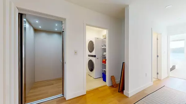 263 Gower Point RD #102 Gibsons, BC V0N 1V0