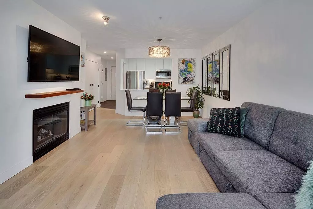 North Vancouver, BC V7M 3M8,108 W Esplanade AVE #411