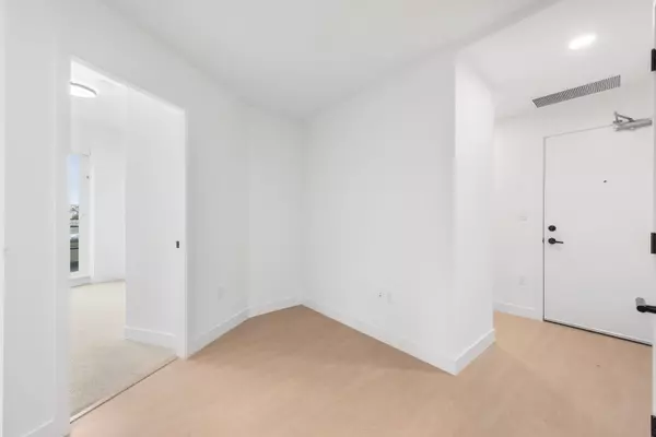 North Vancouver, BC V7L 0K1,422 E 3rd ST #361