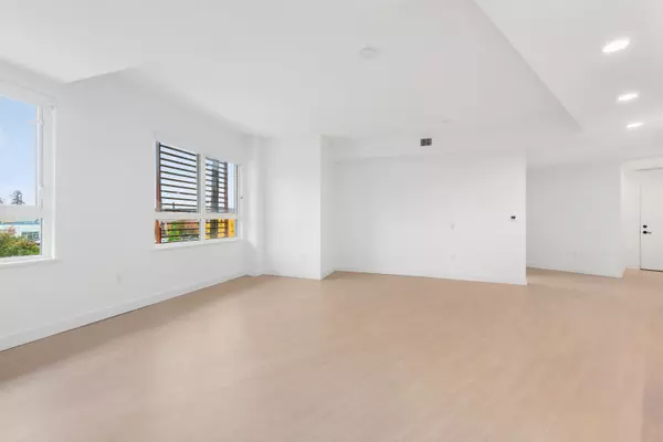 North Vancouver, BC V7L 0K1,422 E 3rd ST #361