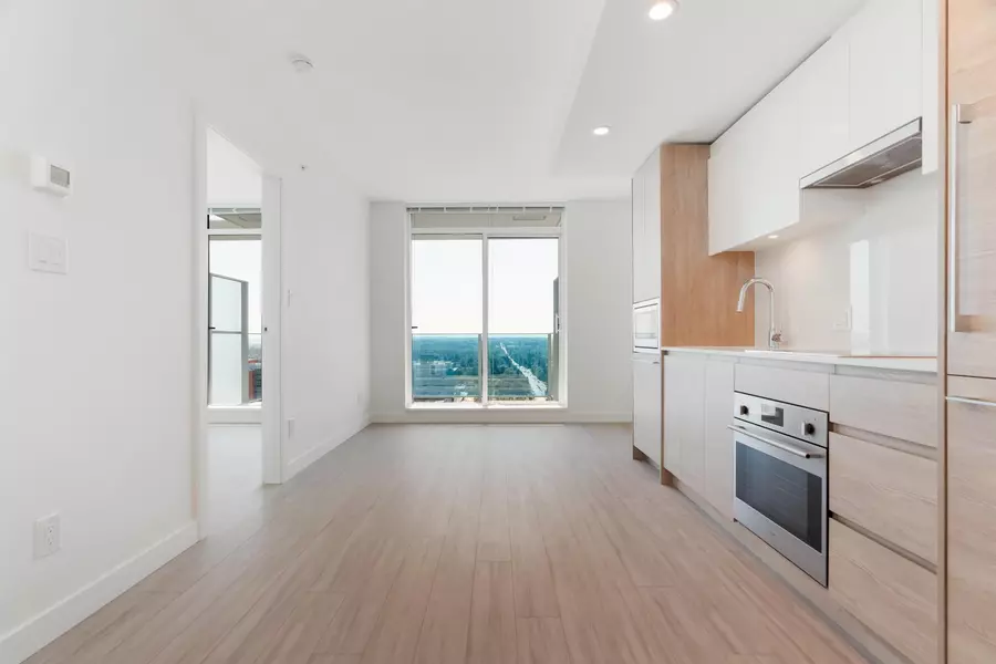 13615 Fraser HWY #2301, Surrey, BC V3T 0P7