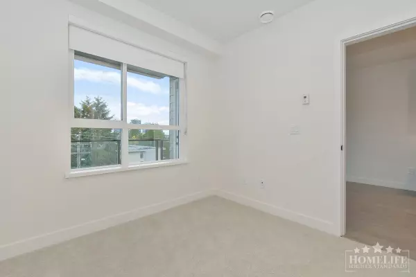 13258 105 AVE #404 Surrey, BC V3T 0X4