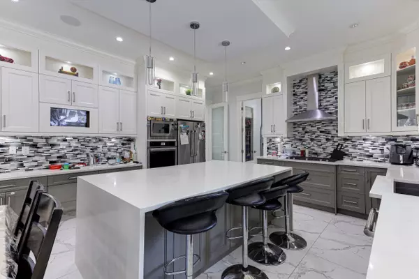 12187 71 AVE Surrey, BC V3W 0T2