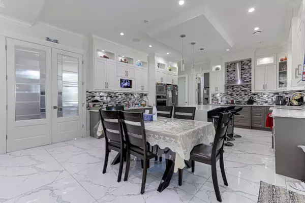 12187 71 AVE Surrey, BC V3W 0T2