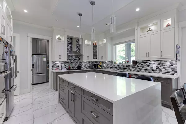 12187 71 AVE Surrey, BC V3W 0T2