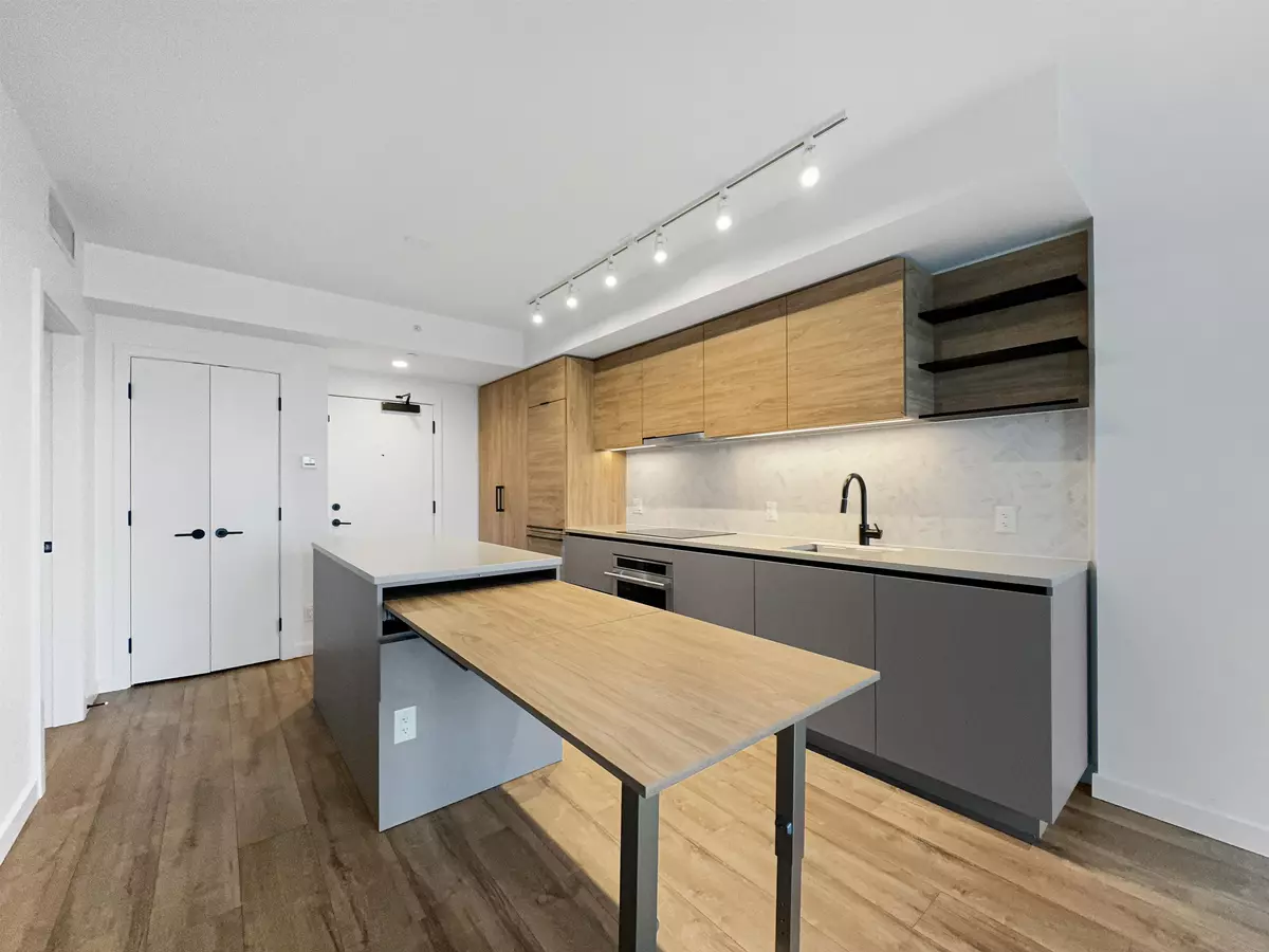 Surrey, BC V3T 0S6,13428 105 AVE #23XX