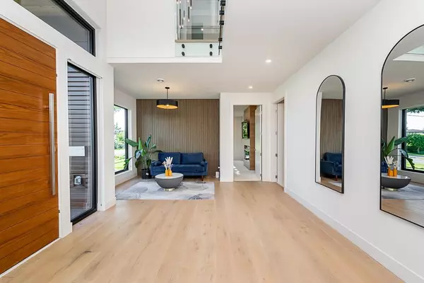 White Rock, BC V4B 1W8,15911 Cliff AVE