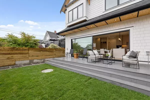 2247 Parker ST #2, Vancouver, BC V5L 2L8