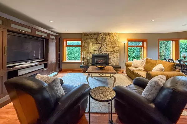 3850 Point Grey RD, Vancouver, BC V6R 1B4