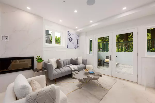 Vancouver, BC V7V 3P3,2016 W 15th AVE