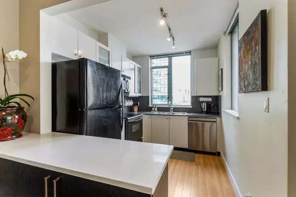 Vancouver, BC V6Z 3E1,1238 Burrard ST #706