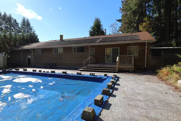 588 Veterans RD Gibsons, BC V0N 1V4