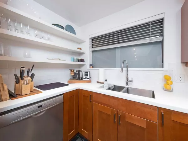 2151 Banbury RD #9 North Vancouver, BC V7G 1W7