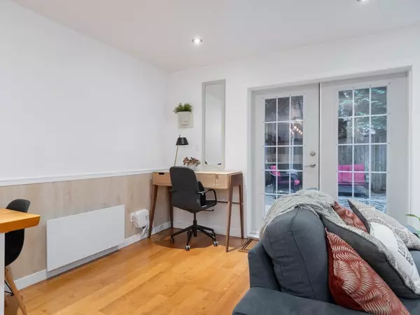 North Vancouver, BC V7G 1W7,2151 Banbury RD #9