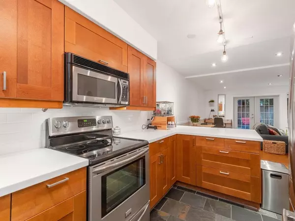 2151 Banbury RD #9 North Vancouver, BC V7G 1W7