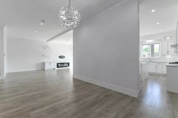 9975 173b ST Surrey, BC V4N 4L3