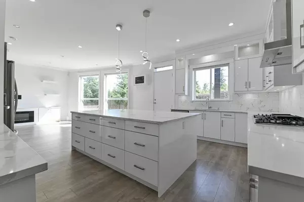 9975 173b ST Surrey, BC V4N 4L3