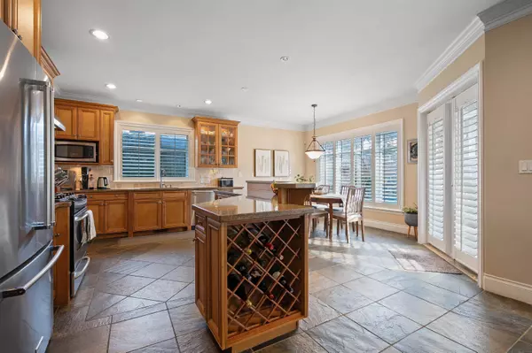 West Vancouver, BC V7T 2B7,938 Kings AVE