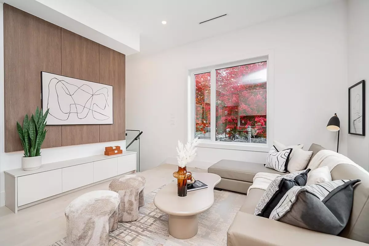 Vancouver, BC V5K 2M4,2462 Adanac ST