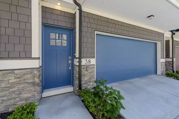 Surrey, BC V3V 0E9,10488 124 ST #38