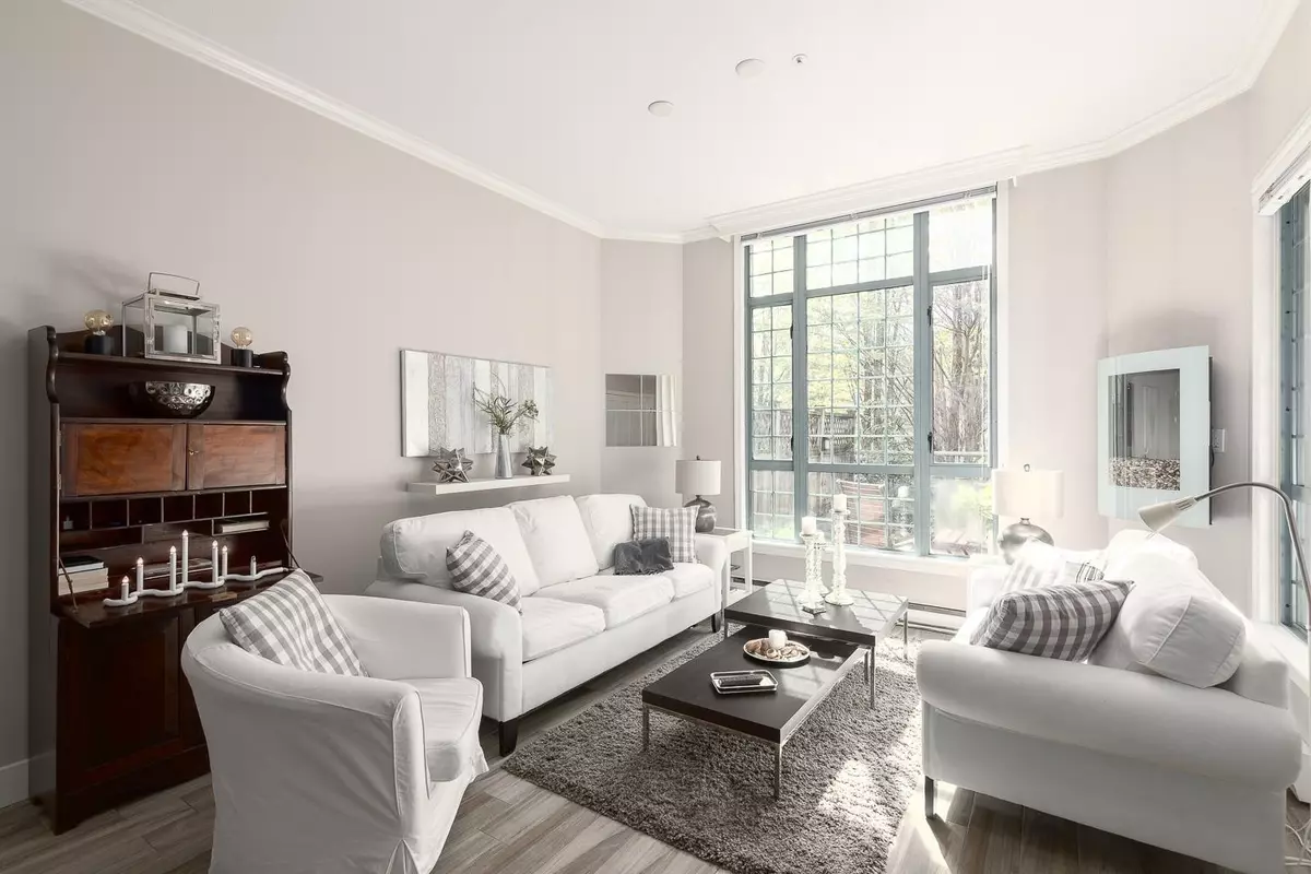 Vancouver, BC V6B 5W4,293 Smithe ST #104