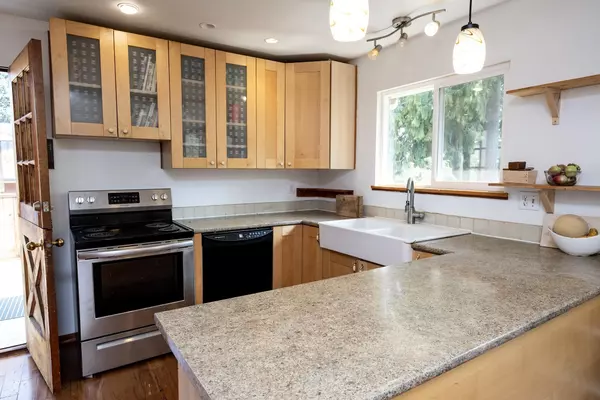 1160 Rosamund RD Gibsons, BC V0N 1V3