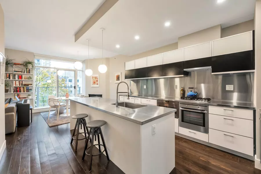 535 Smithe ST #305, Vancouver, BC V6B 0H2