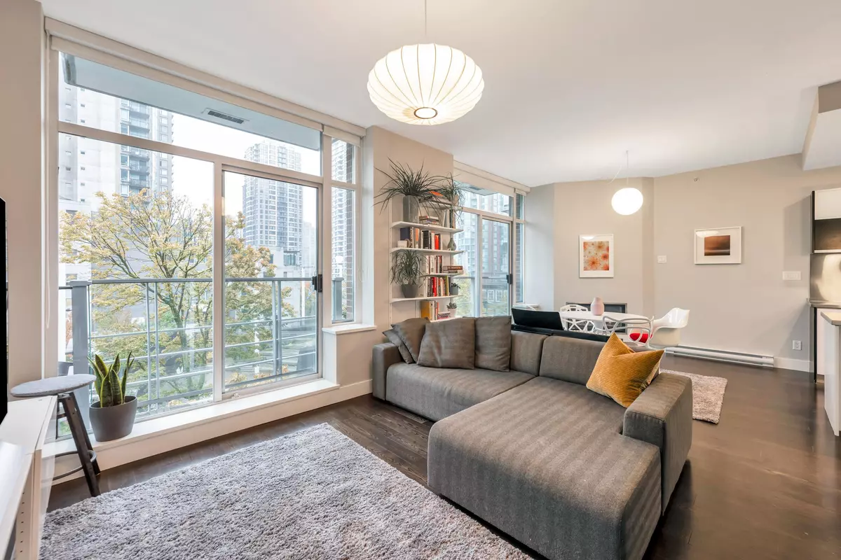 Vancouver, BC V6B 0H2,535 Smithe ST #305